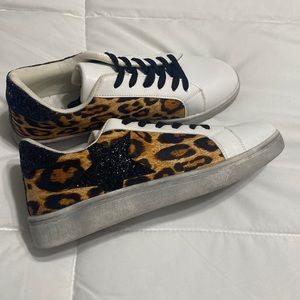 NWT Yoki Star Leopard Print Sneakers Size 8.5
